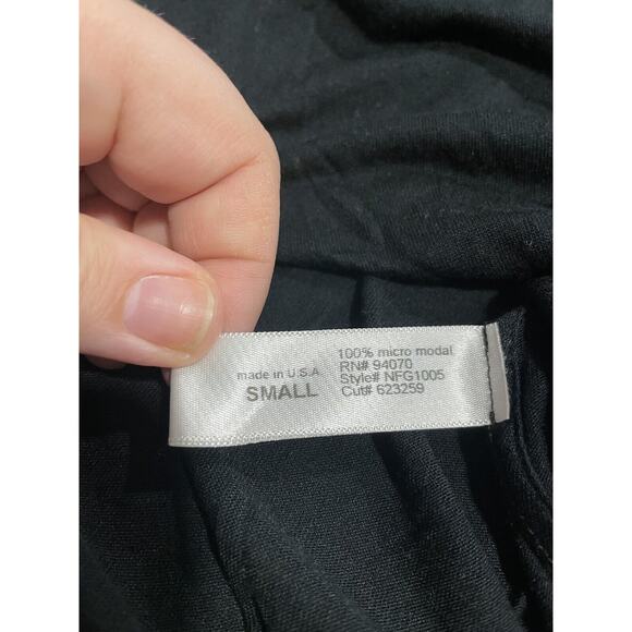 NWT Women's size Small Three Dots Black T-shirt Gisele easy V MSRP $83 - Picture 8 of 9